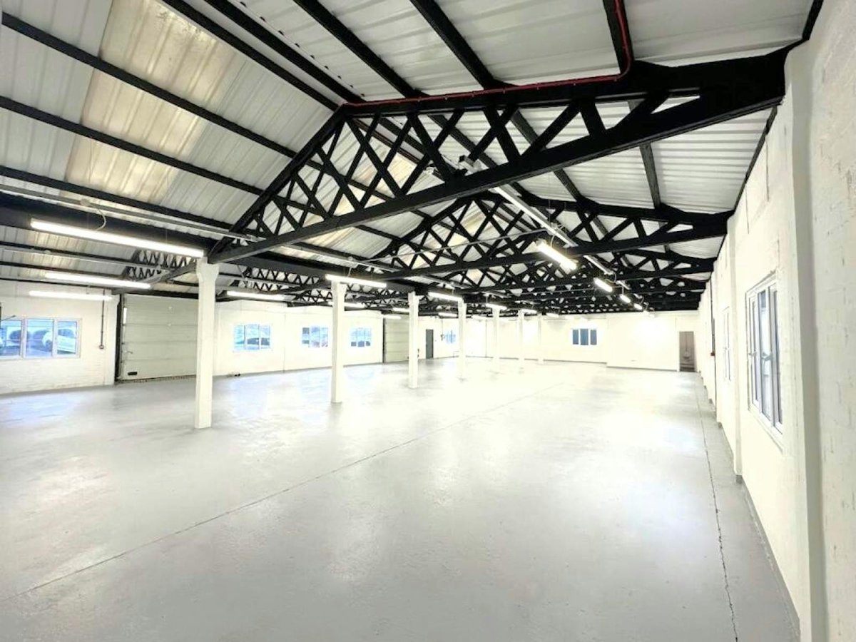 Industrial Unit in Romford - photo 4