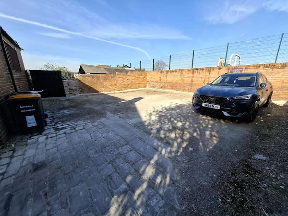 Land in Barnsley - photo 3