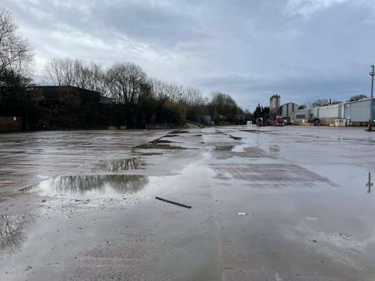 Large and secure yard. Predominantly hard standing. in Wolverhampton - photo 3