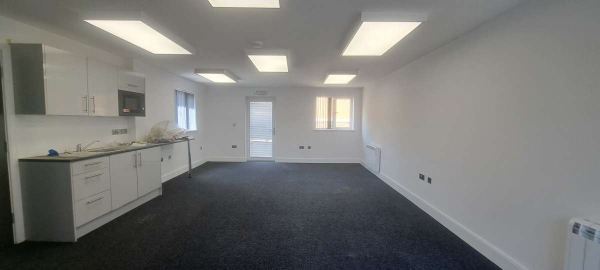 Office in Heath And Reach - photo 4