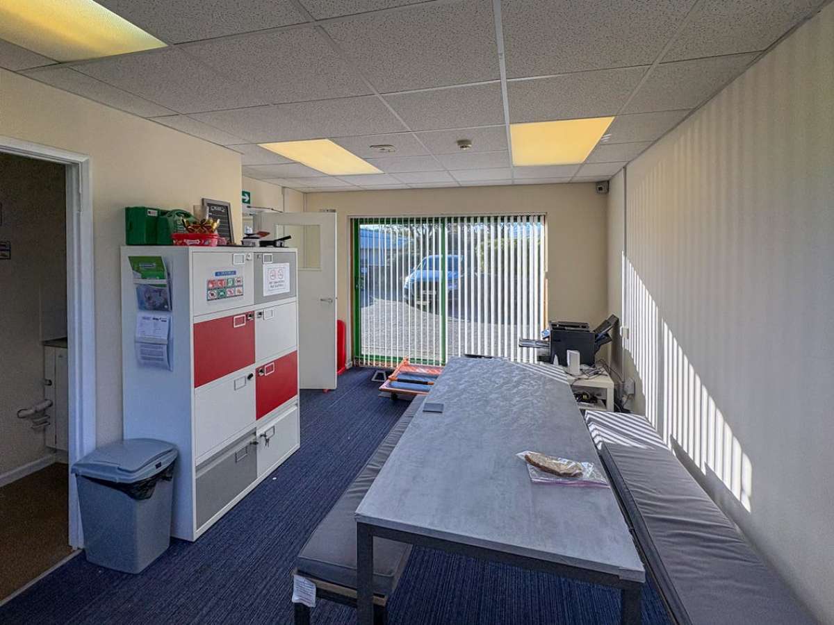 Office in Southampton - photo 3