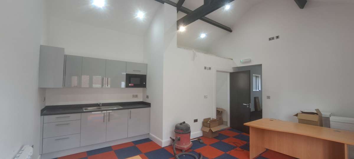 Office in Heath And Reach - photo 3