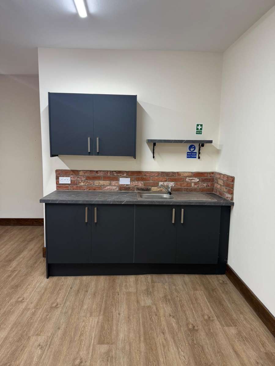 Office in Batley - photo 4