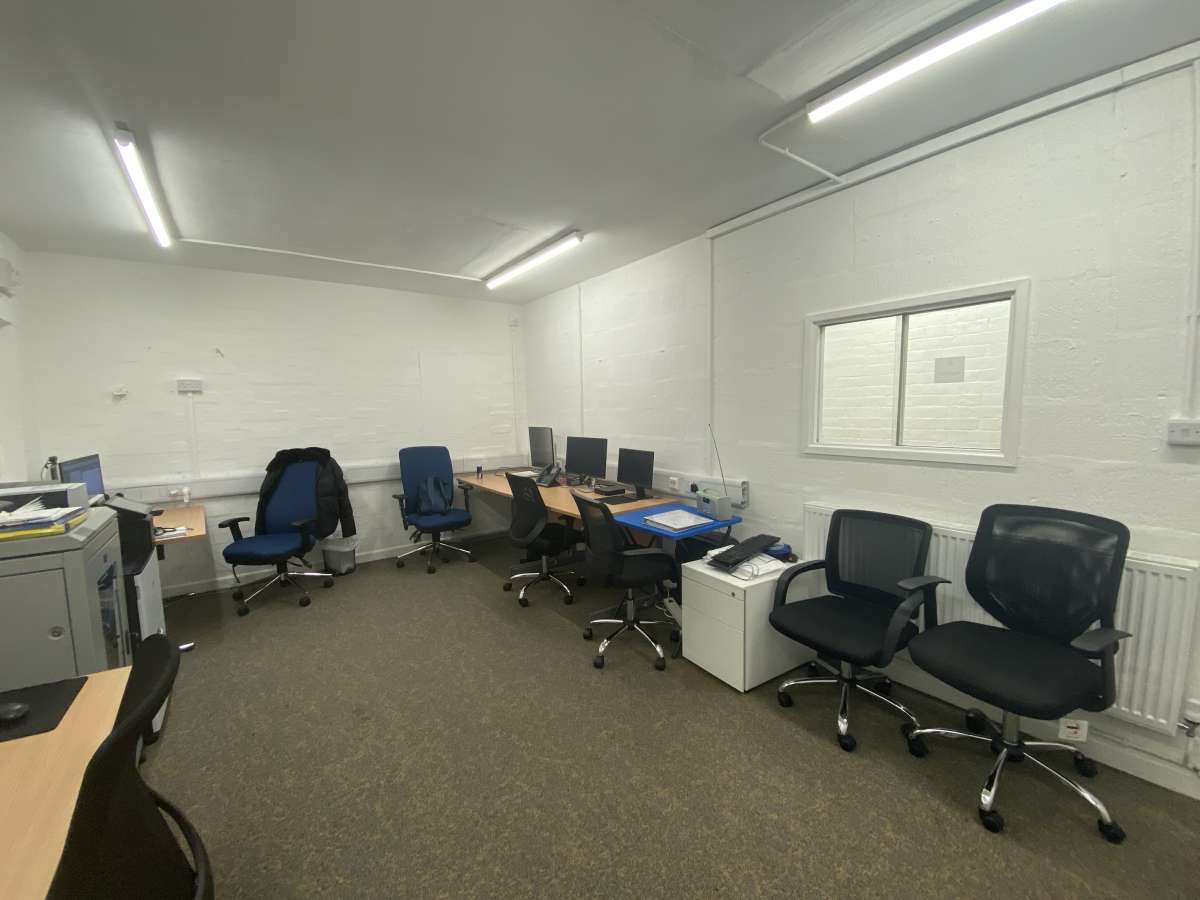 Office in Dudley - photo 4