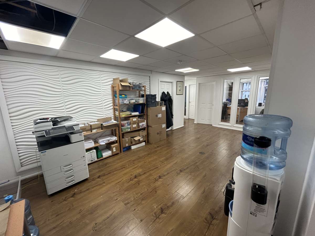 Office in Salford - photo 4