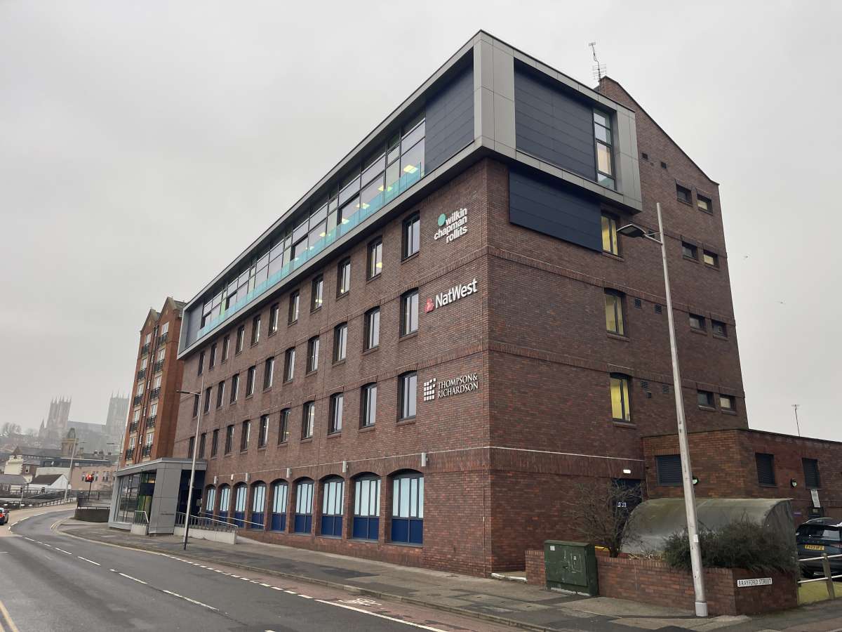 Office in Lincoln - photo 3