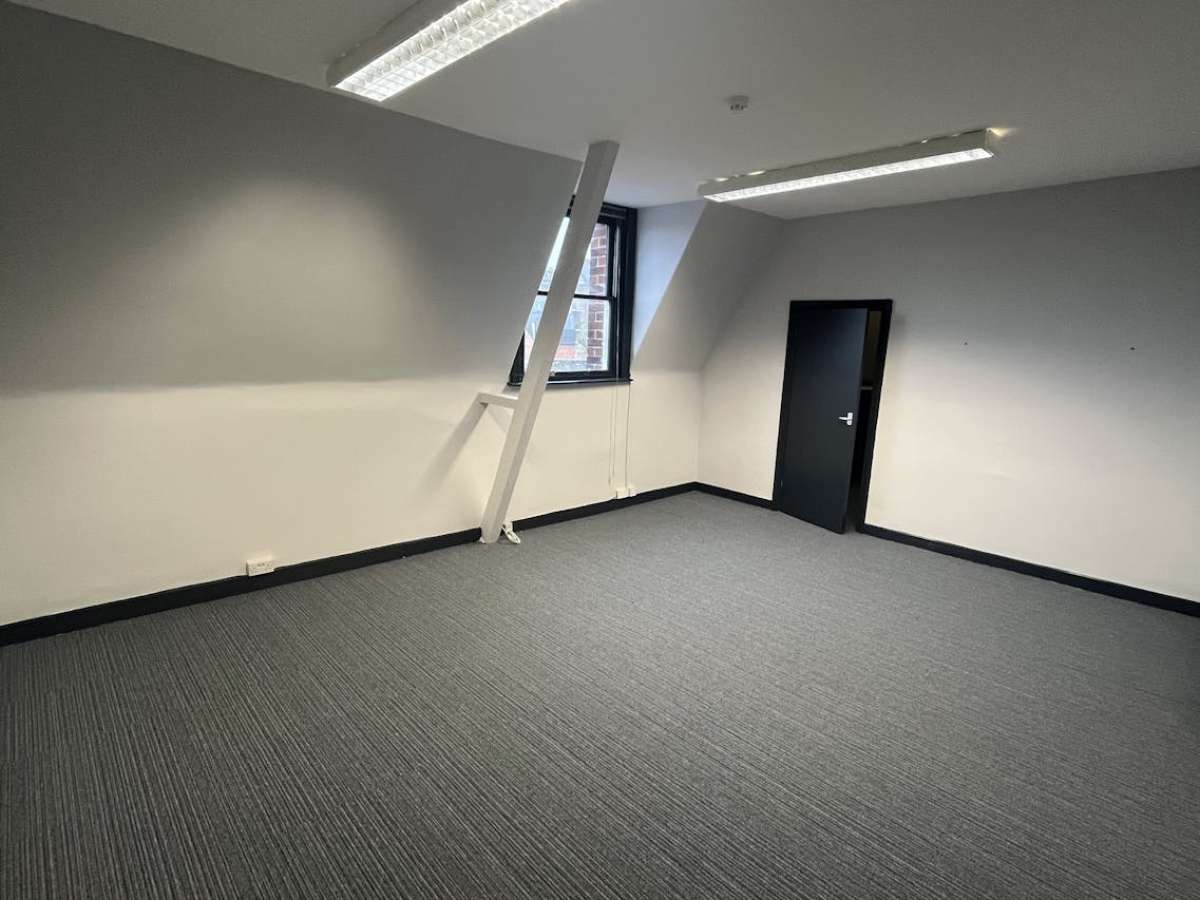 Office in Winchester - photo 2