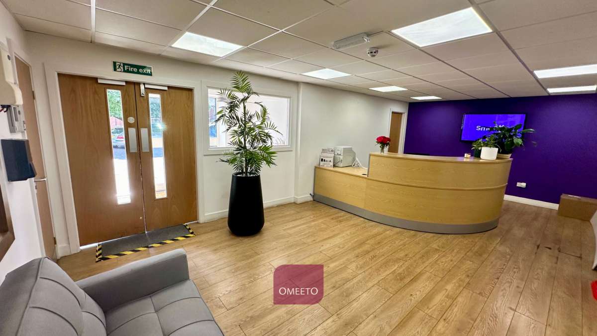 Office in Burton On Trent - photo 4