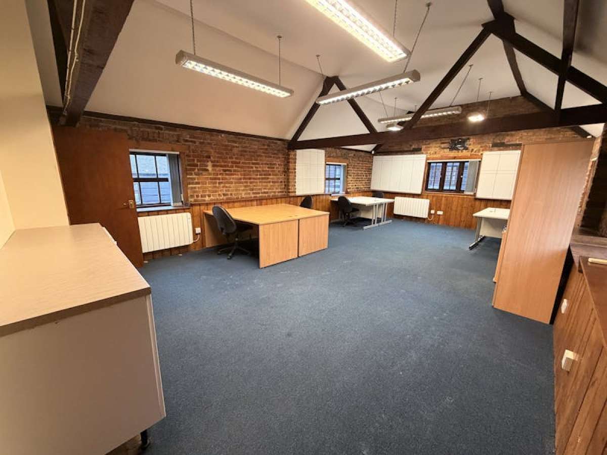 Office in Farnham - photo 2