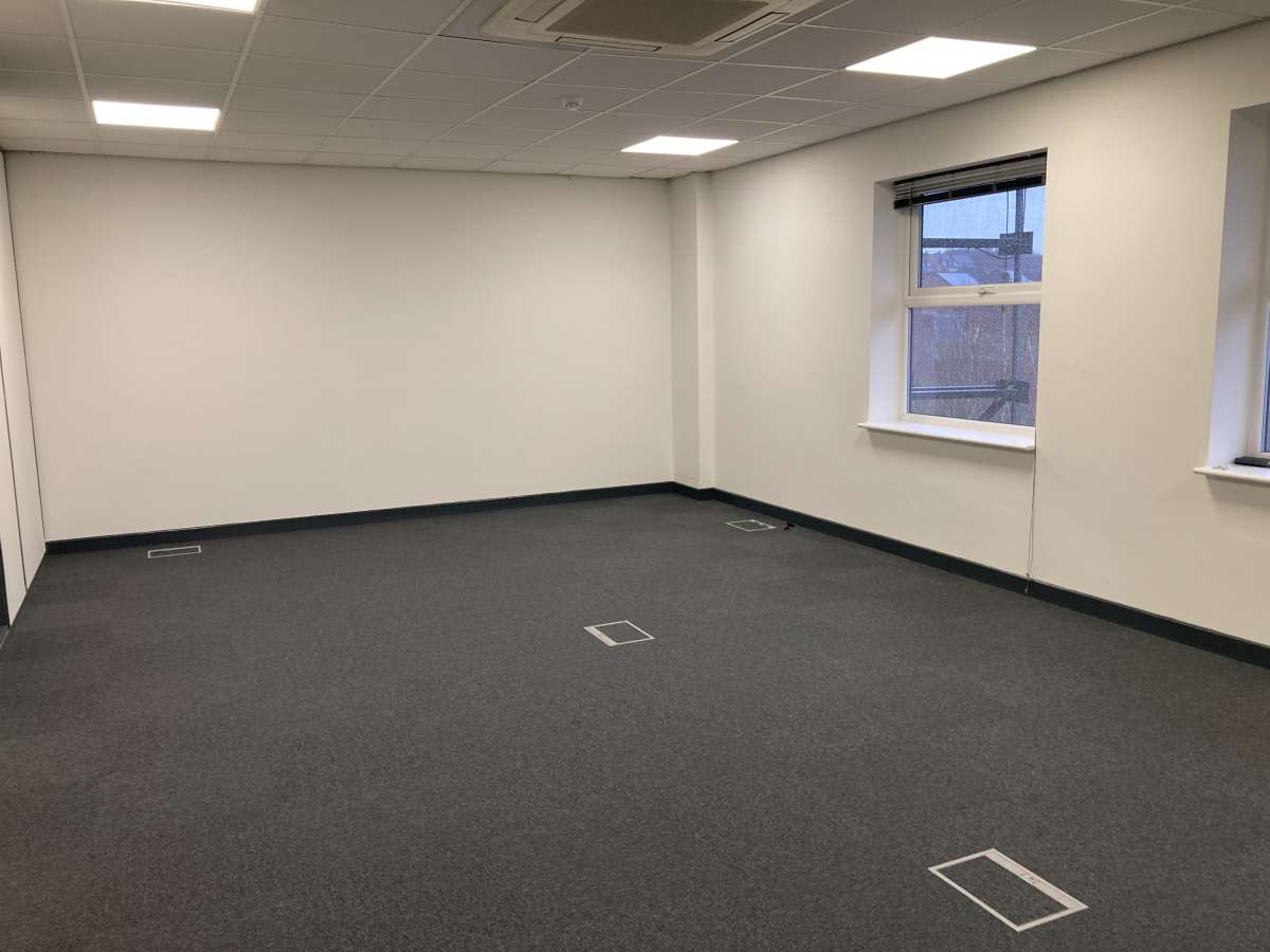 Office in Barlborough - photo 3