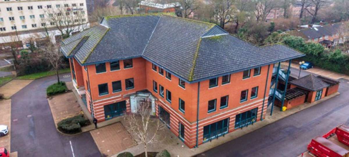 Office in Crawley - photo 3