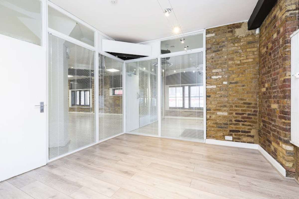 Office in London - photo 3