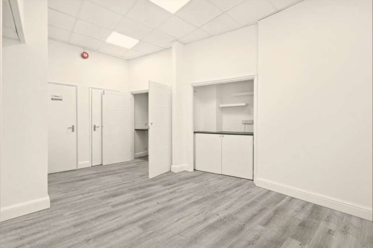 Office in Islington - photo 4
