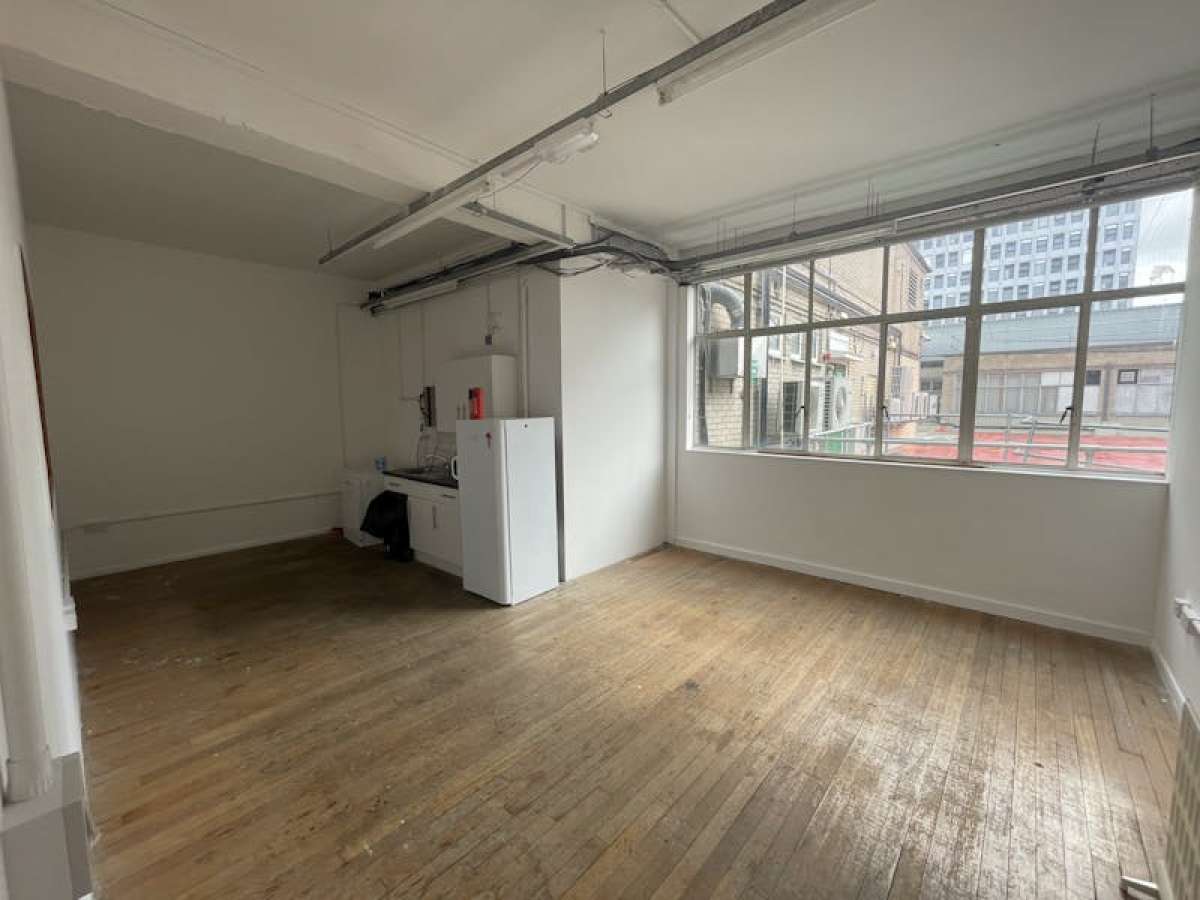 Office in Harlow - photo 4