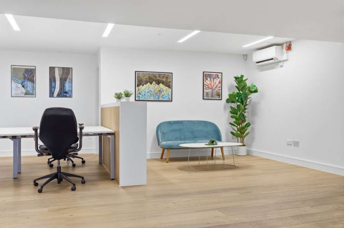 Office in Leytonstone - photo 3