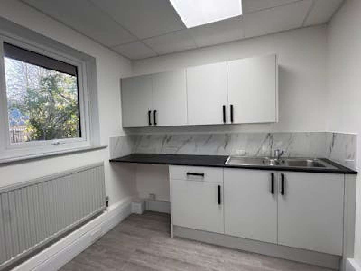 Office in Fareham - photo 3