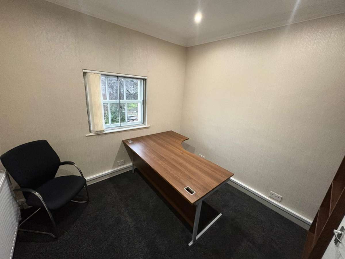 Office in Dudley - photo 4