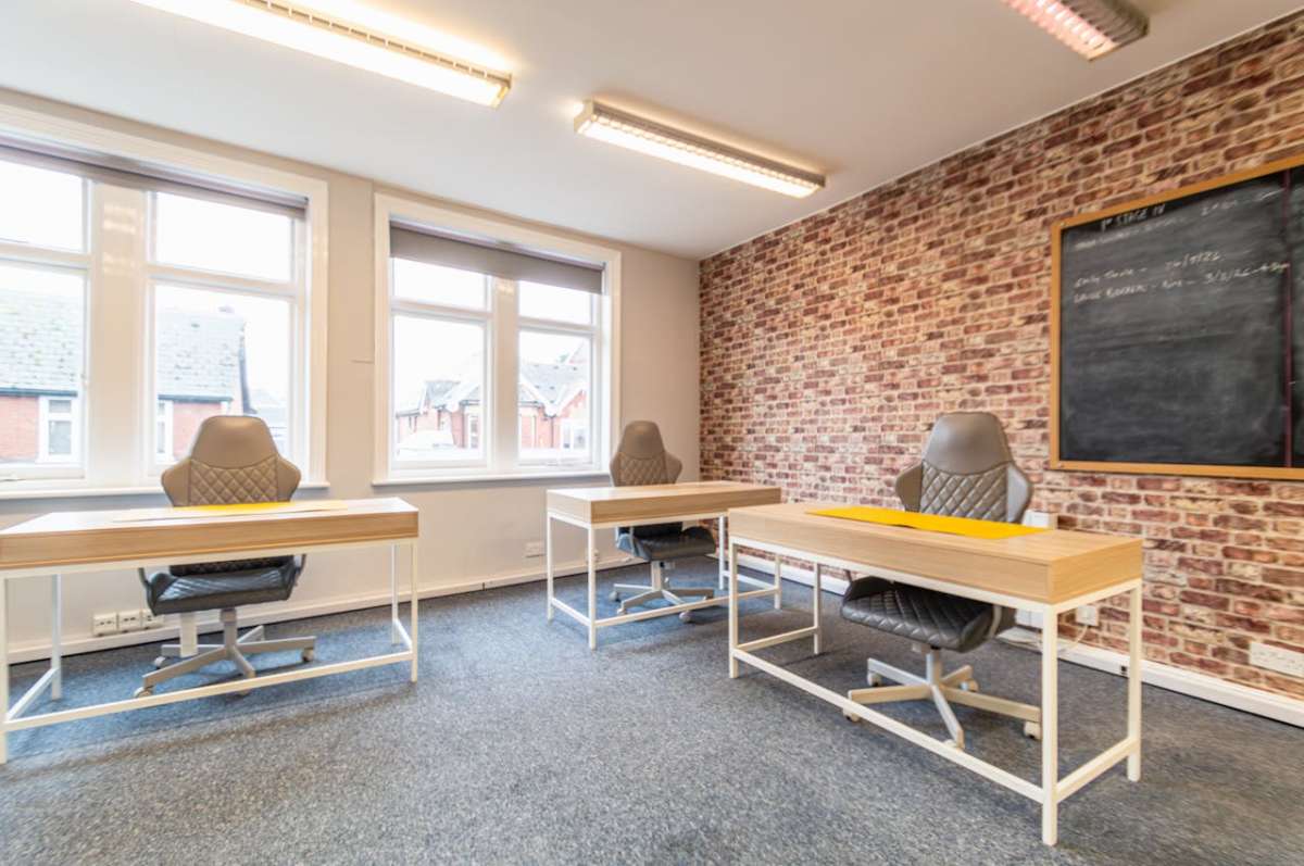 Office in Bournemouth - photo 3