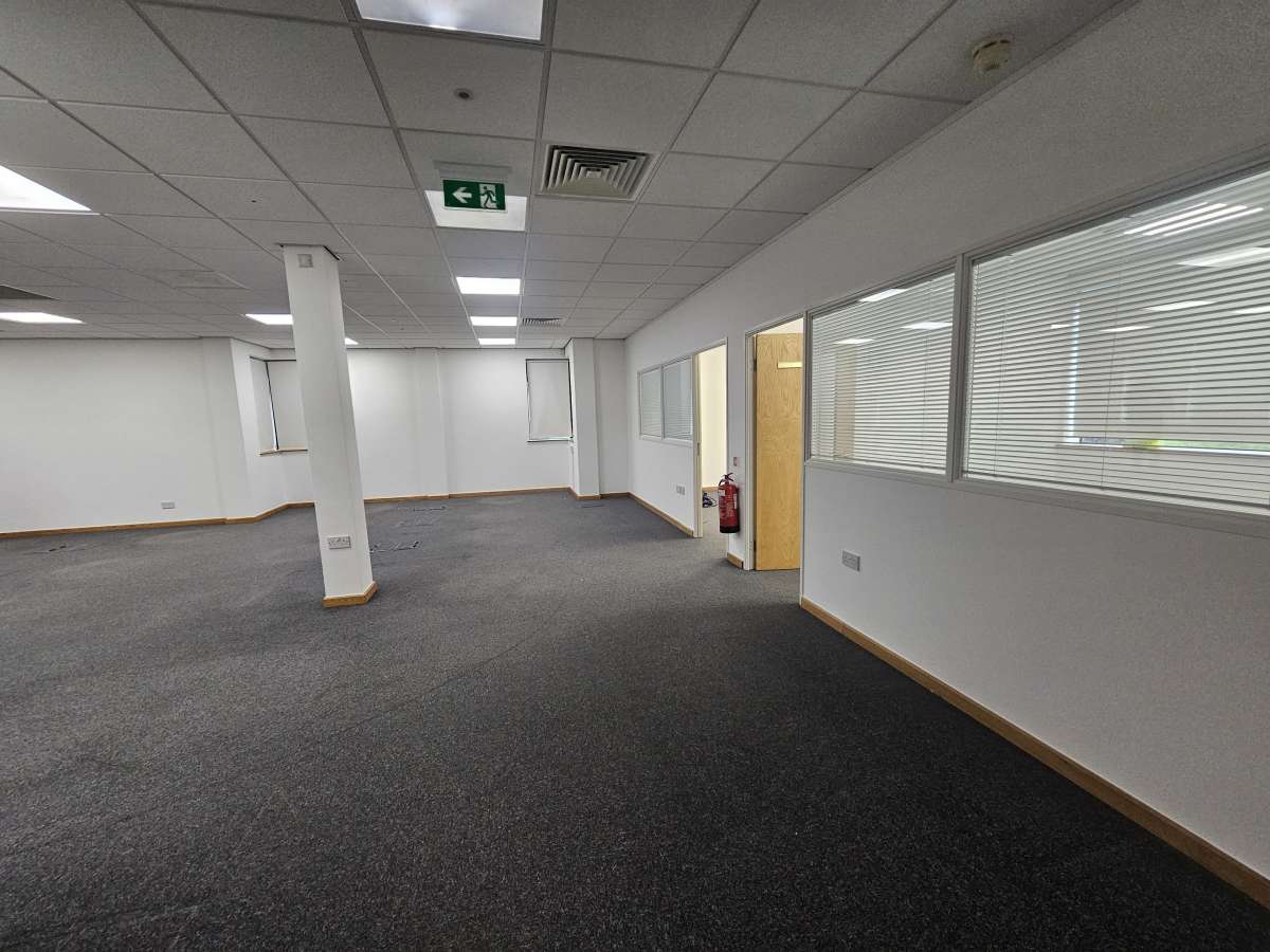 Office in Sittingbourne - photo 4