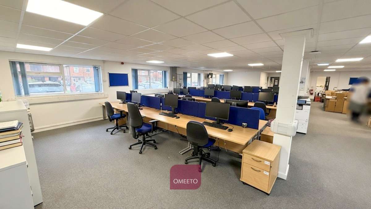 Office in Burton On Trent - photo 4