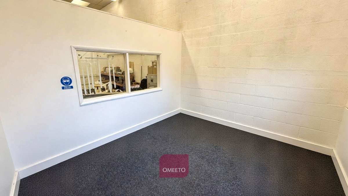 Office in Derby - photo 4