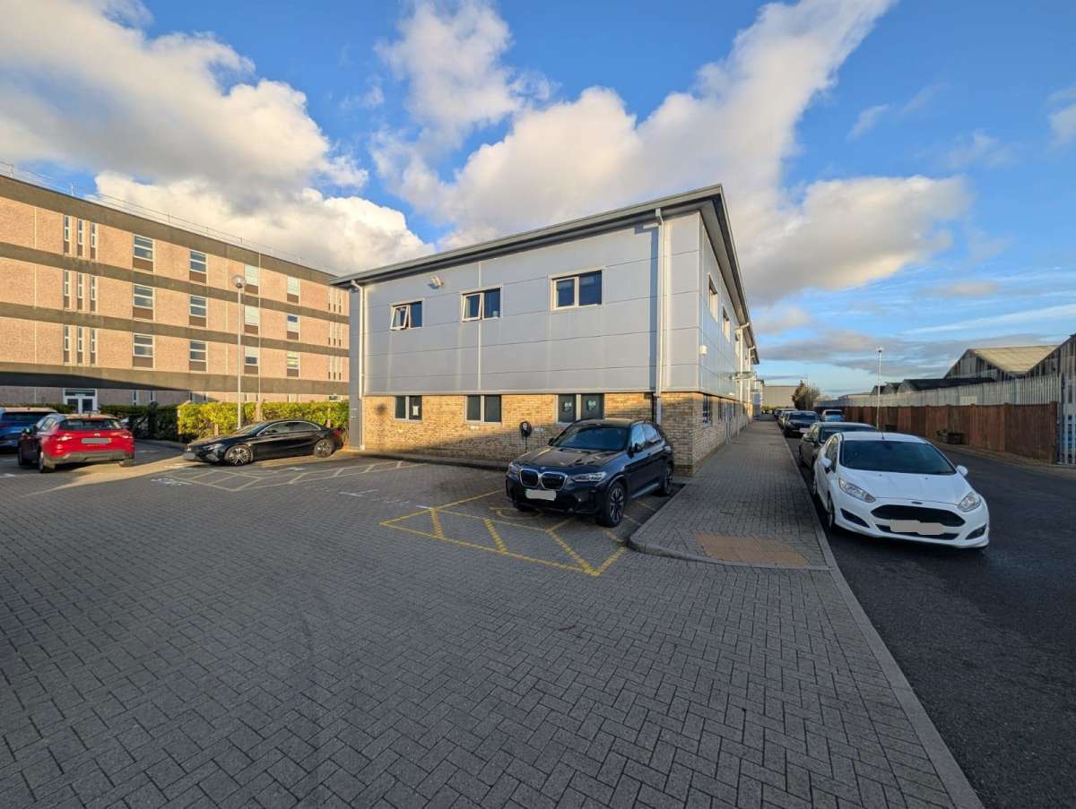 Office in Hampshire - photo 3