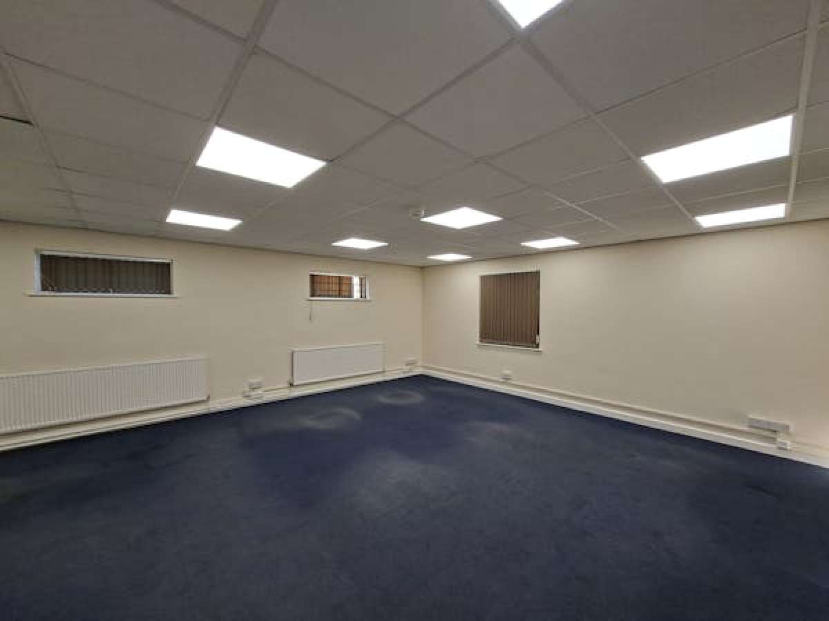 Office in Kingswinford - photo 4