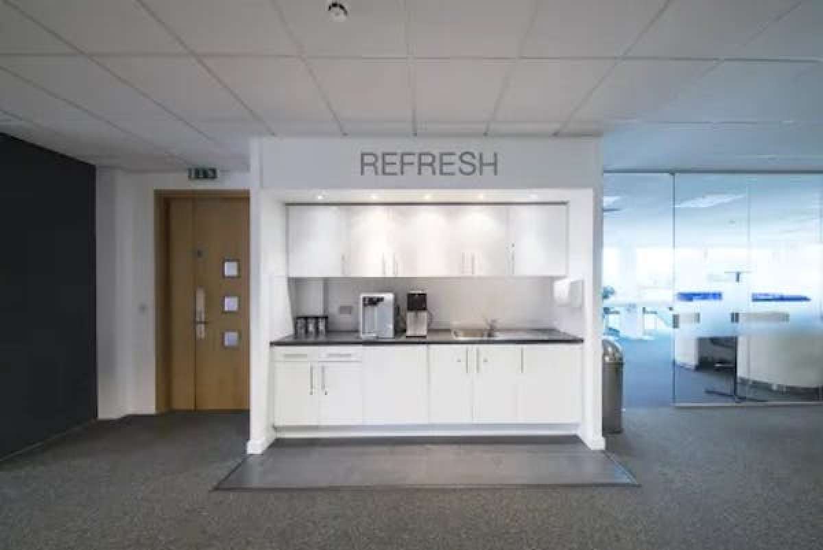 Office in Salford - photo 4