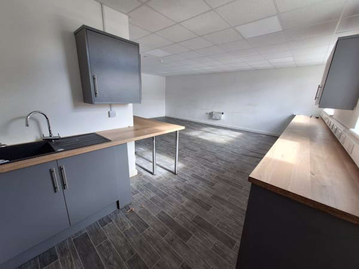 Office in Birkenhead - photo 4