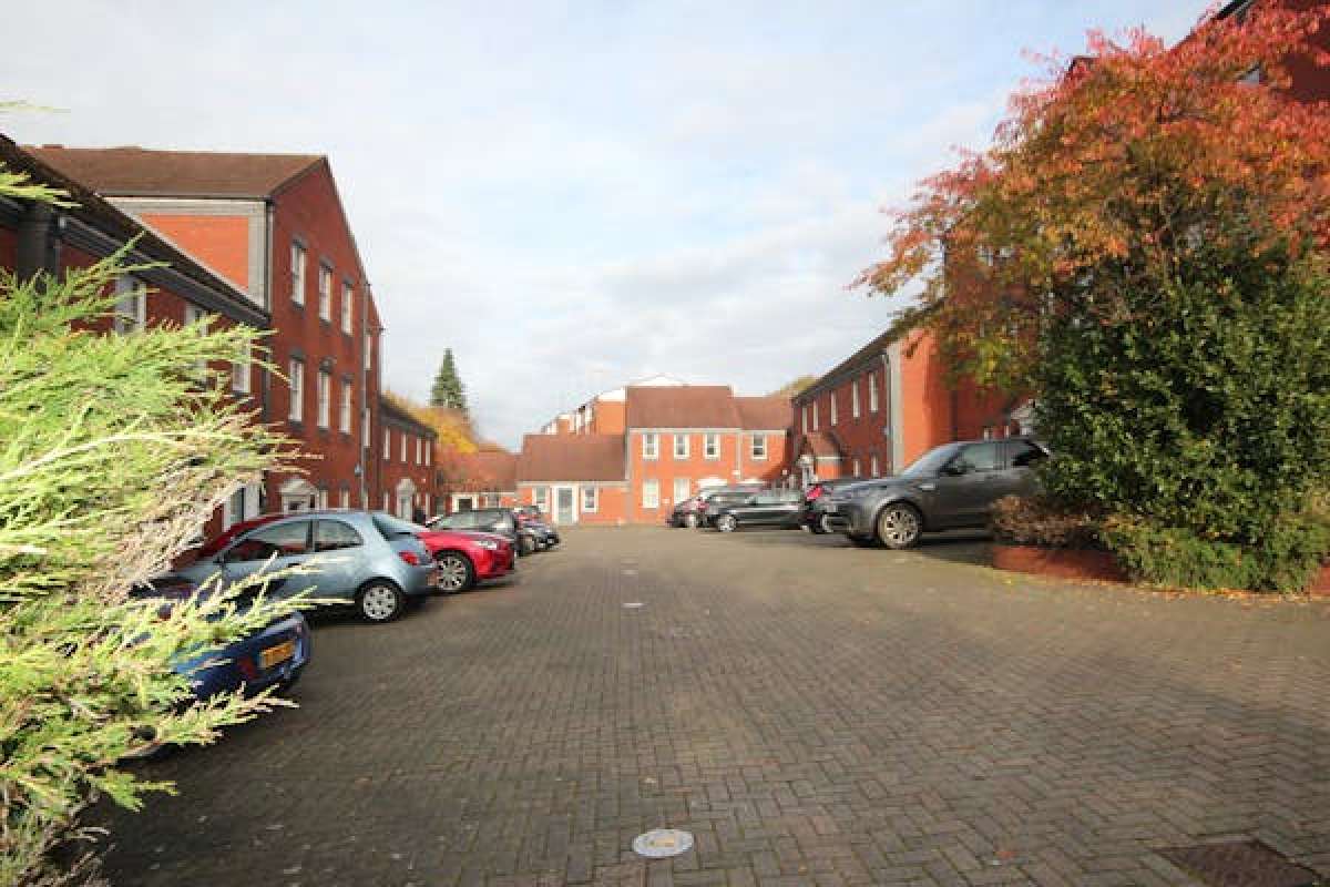 Office in Halesowen - photo 2