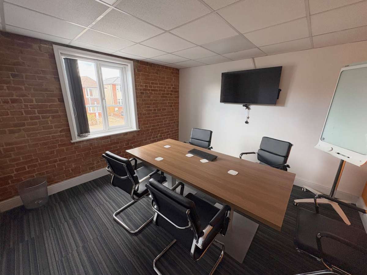 Office in Southampton - photo 3