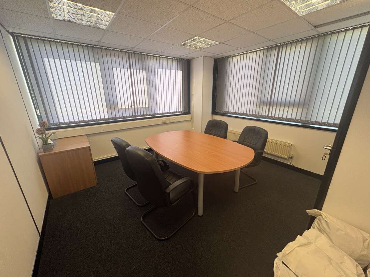 Office in Lincoln - photo 2