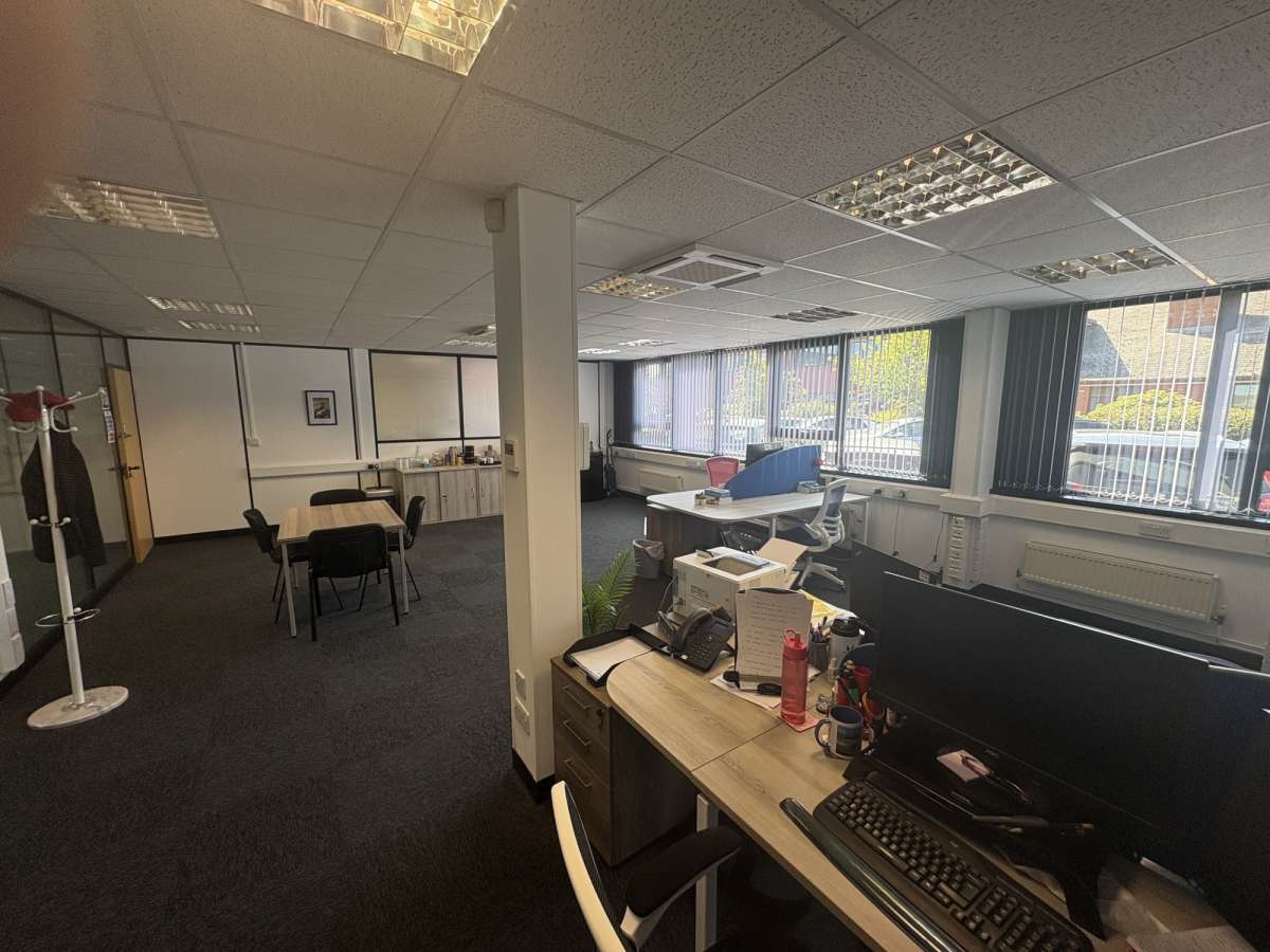 Office in Lincoln - photo 4