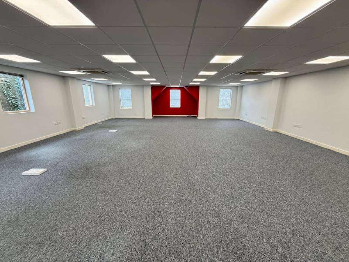 Office in Broadstone - photo 2