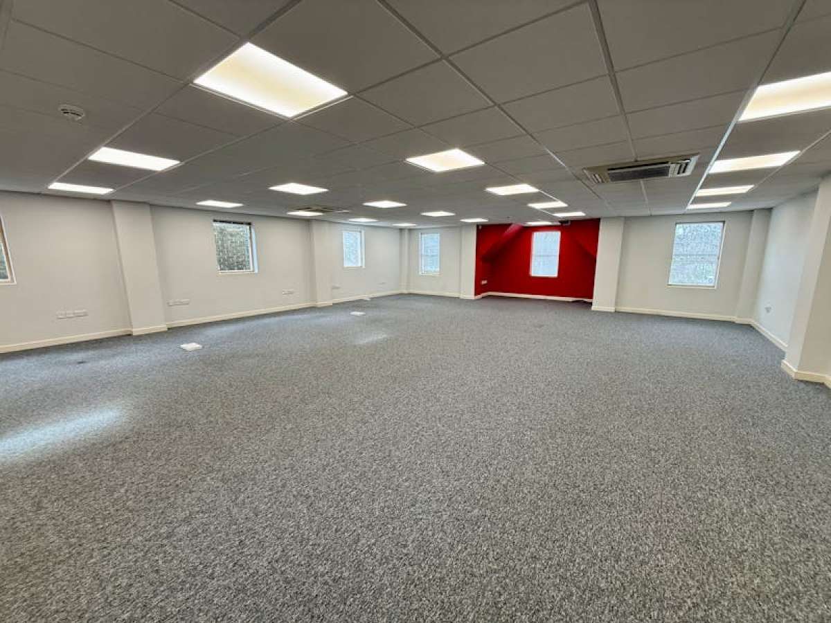 Office in Broadstone - photo 3
