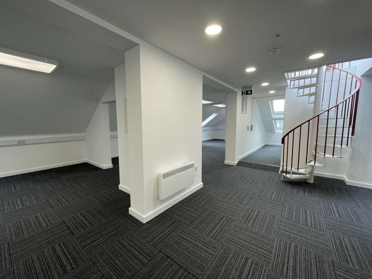 Office in Newmarket - photo 3
