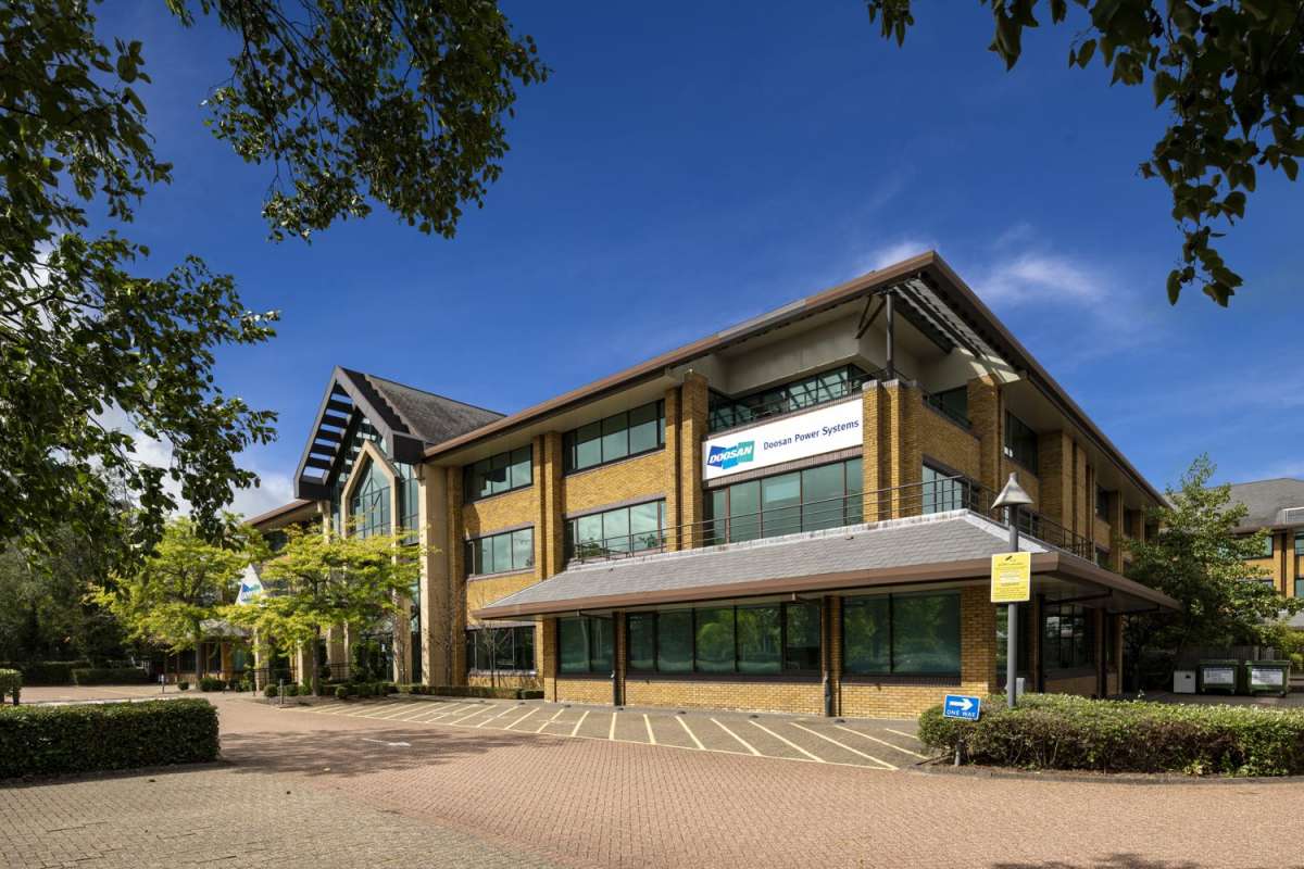 Office in Crawley - photo 2