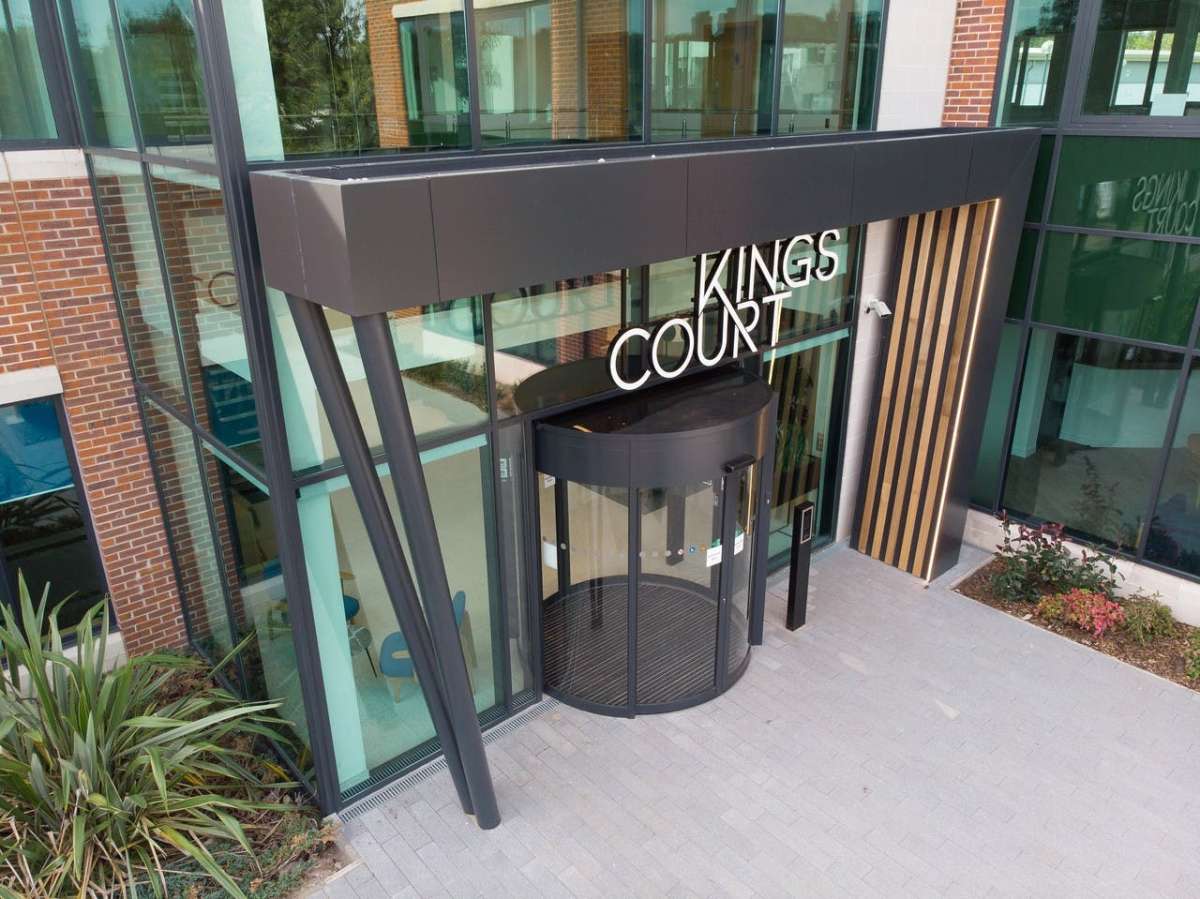 Office in Leatherhead - photo 3