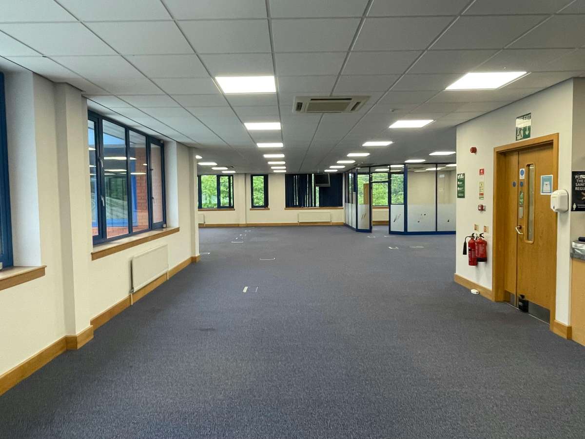 Office in Chessington - photo 4