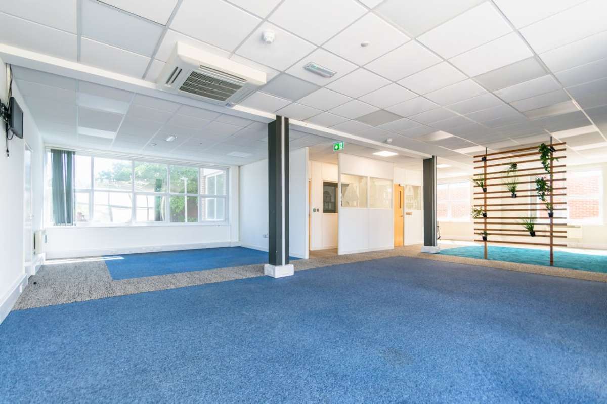 Office in Ferndown - photo 4