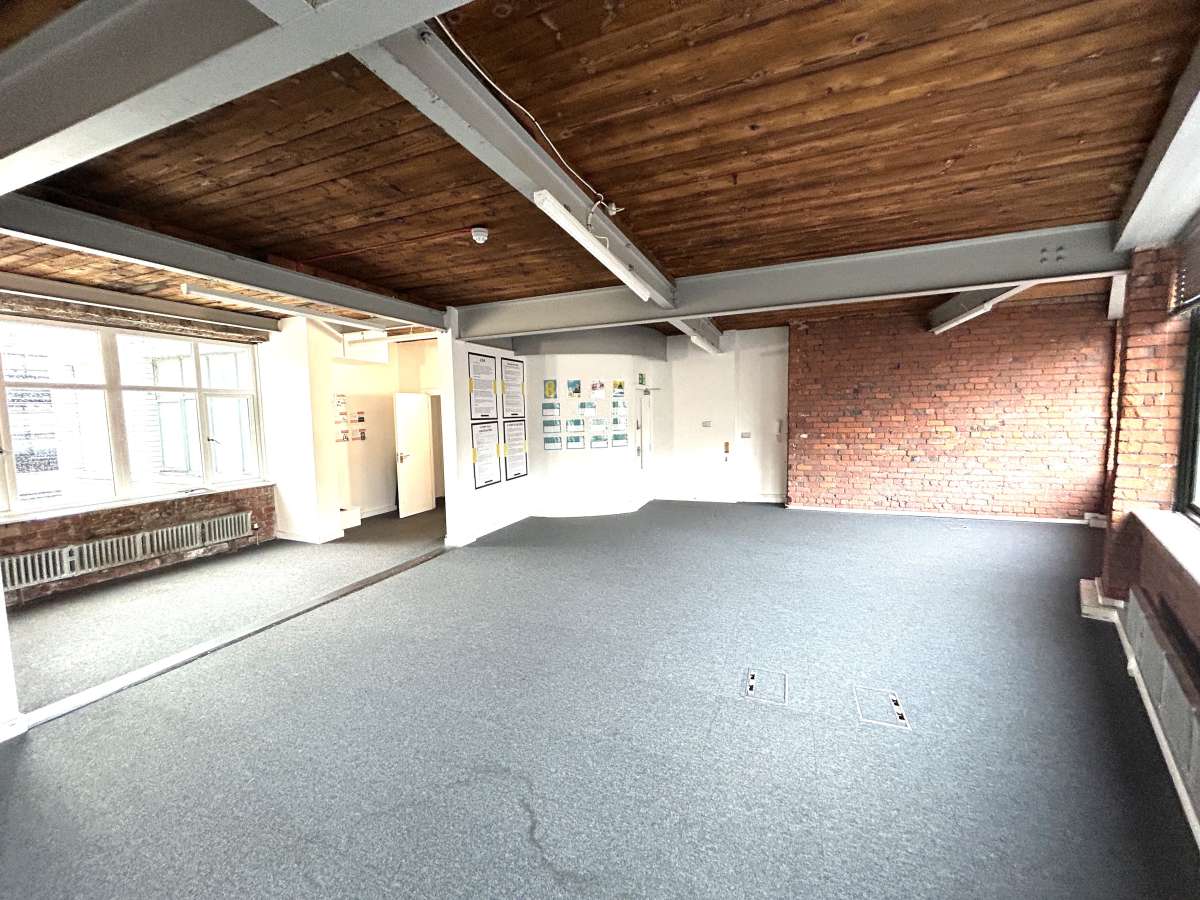 Office in Manchester - photo 2
