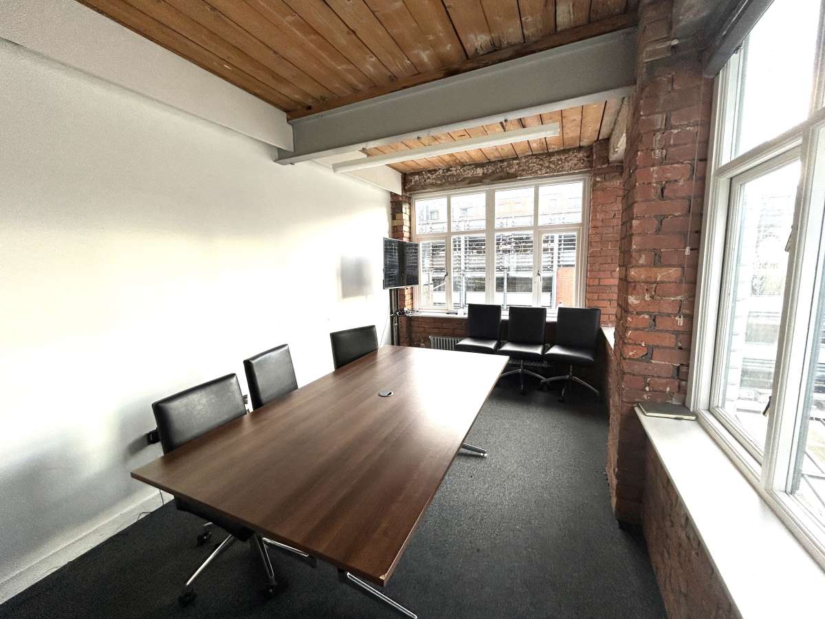 Office in Manchester - photo 3