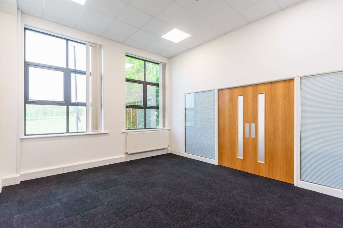 Office in Dorchester - photo 4