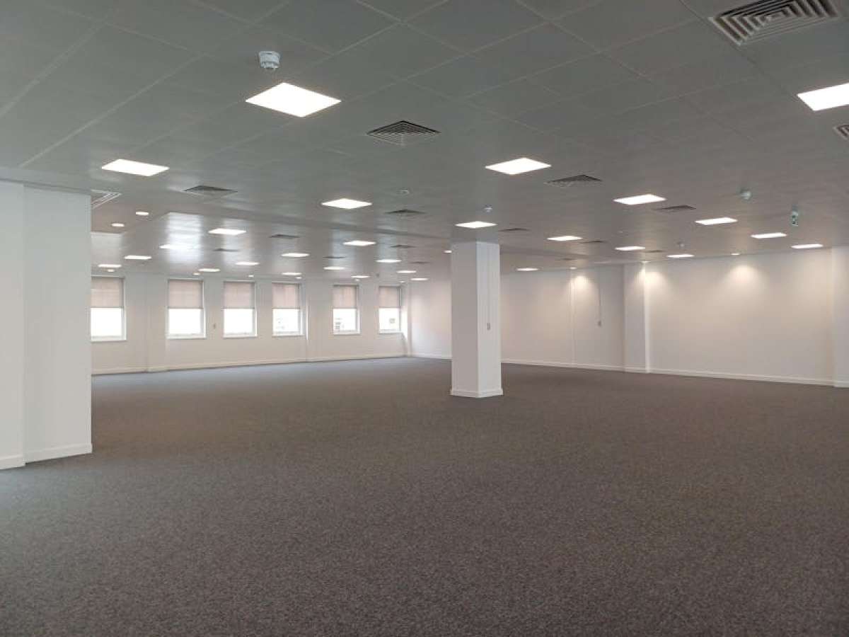 Office in Crawley - photo 3