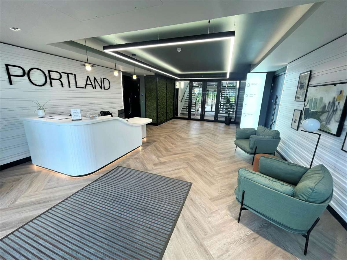 Office in Crawley - photo 2