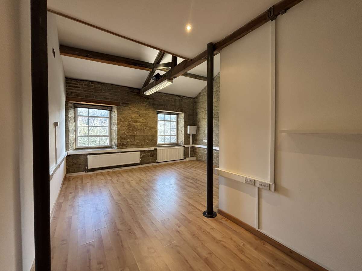 Office in Sowerby Bridge - photo 4