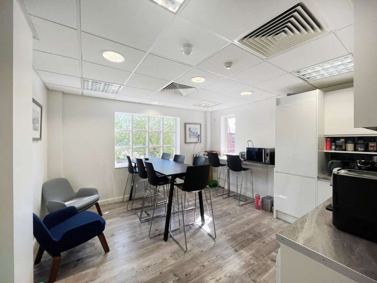 Office in Farnham - photo 4