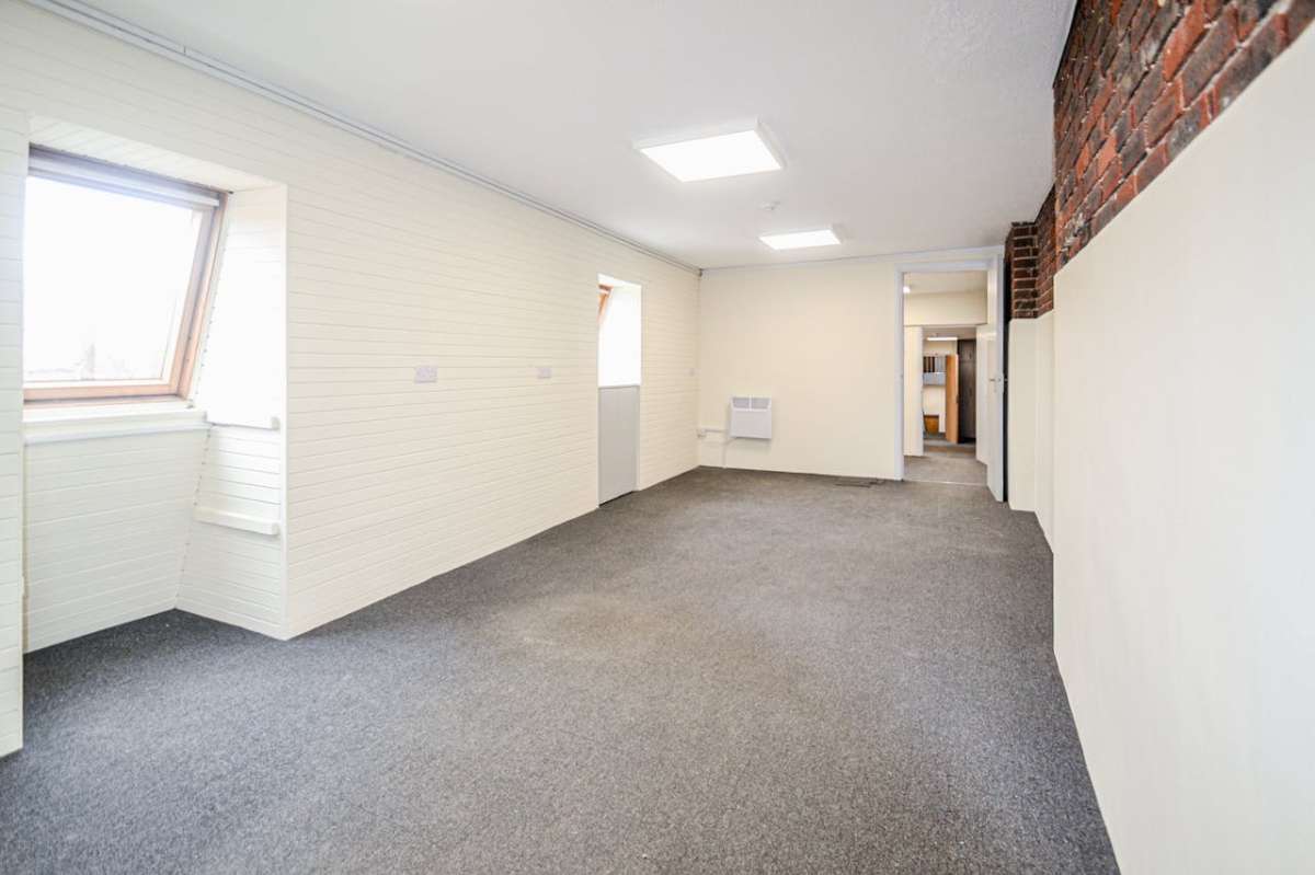 Office in Lymington - photo 2