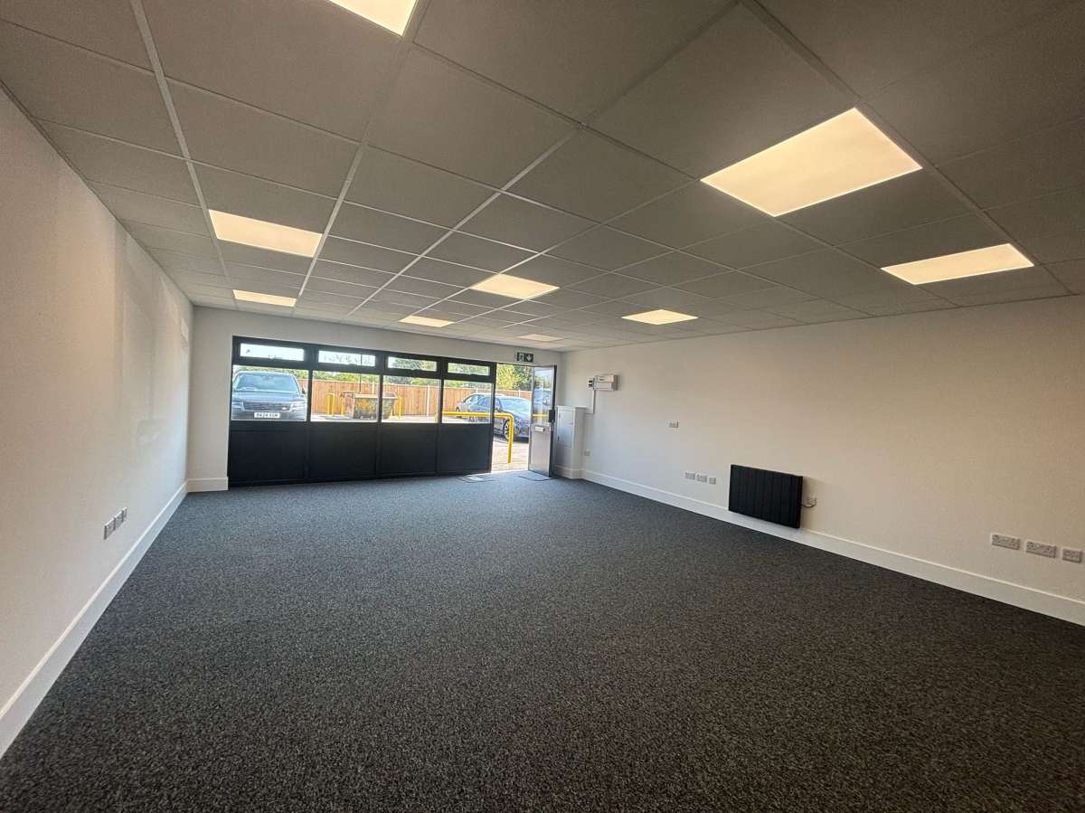 Office in Snetterton - photo 3