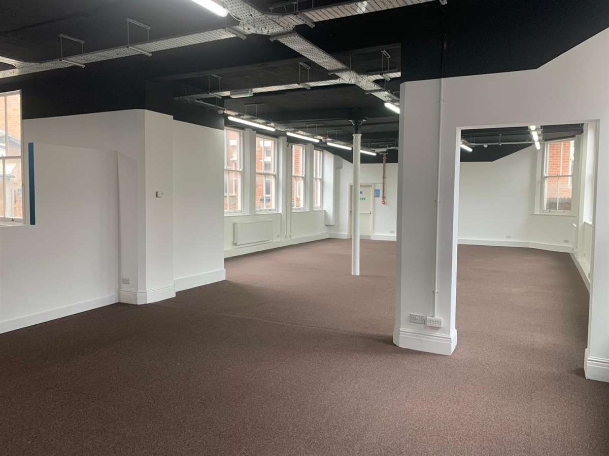 Office in Nottingham - photo 4
